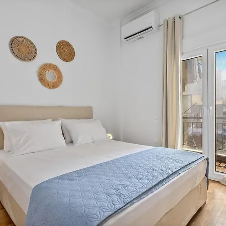 Beachfront With A Breathtaking View! דירה Chalkís