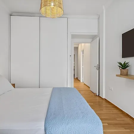 Beachfront With A Breathtaking View! Chalkís