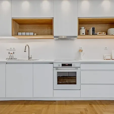 Beachfront With A Breathtaking View!