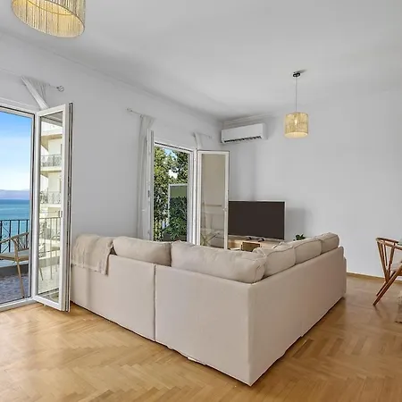 Beachfront With A Breathtaking View! Chalkís