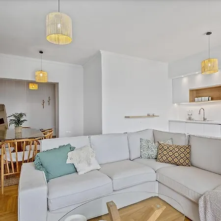 Beachfront With A Breathtaking View! アパート