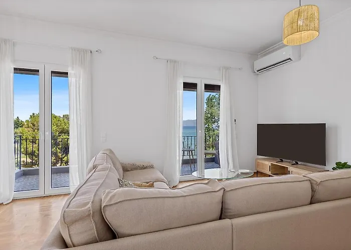 Beachfront With A Breathtaking View! Chalkís